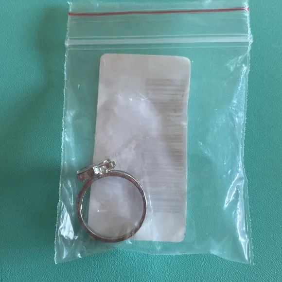 ๐NIP: STAR SILVER PLATED STAINLESS STEEL RING WITH CLEAR RHINESTONES: Size 5.5 - Picture 6 of 6